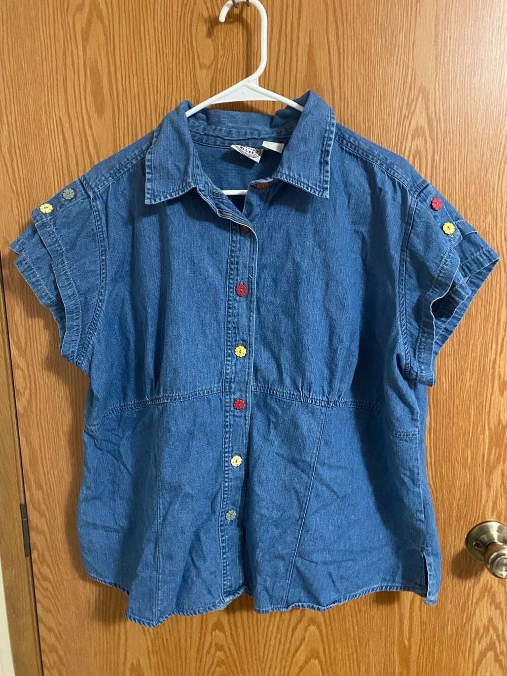 Carolina Blues Denim Button Down Shirt Blue Short Sleeve Flower Buttons